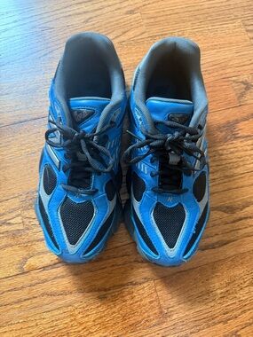 New Balance Gray and Black Running Sneakers